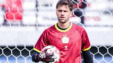 Kiper Persik Kediri, Leo Navacchio, tampil heroik saat timnya menahan Bali United 1-1 pada pekan perdana BRI Super League 2025/2026 di Stadion Kapten I Wayan Dipta Gianyar, Bali, Minggu (10/8/2025). (Bola.com/Gatot Sumitro)