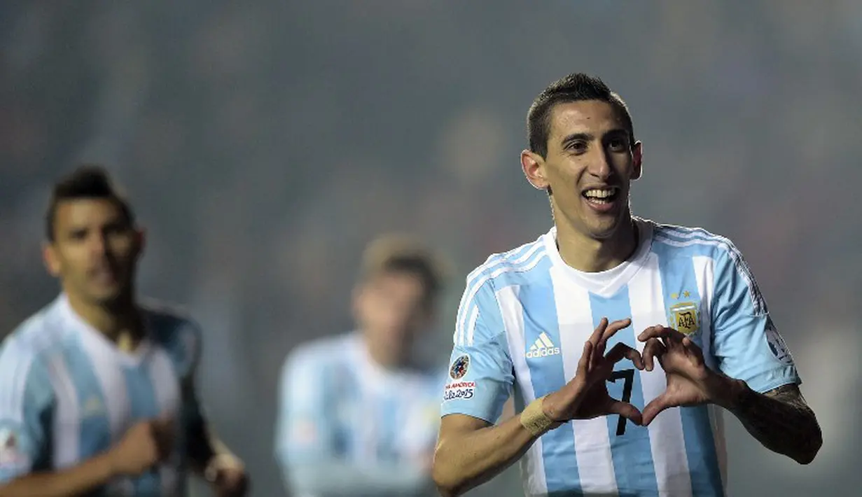 Striker Argentina, Angel Di Maria, merayakan gol yang dicetaknya ke gawang Paraguay dalam semi final Copa America 2015 di Concepcion, Cile. Rabu (1/7/2015) pagi WIB. (AFP PHOTO/JUAN MABROMATA)