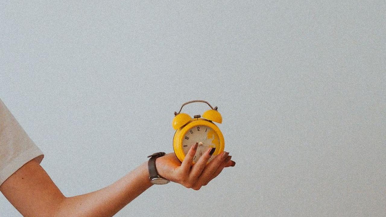 6. Mentari pagi begitu indah, menghampiri tidurmu dan membangunkanmu. Engkau sangat berarti untukku, karena engkau adalah tukang bersih-bersih rumahku.

7. Fungsi hati itu sebenarnya ada dua, pertama untuk menyimpan mineral, kedua tentu saja untuk menyi
