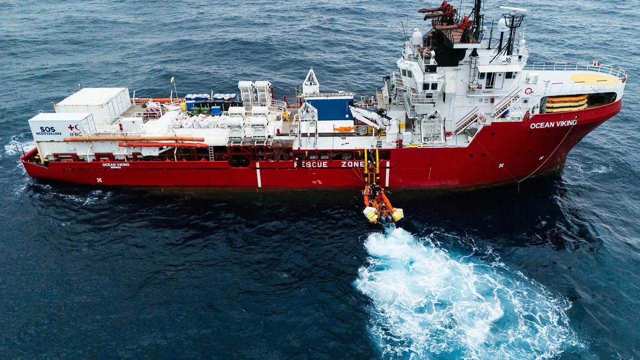 FOTO: Detik Detik Penyelamatan Migran di Laut Lepas Libya