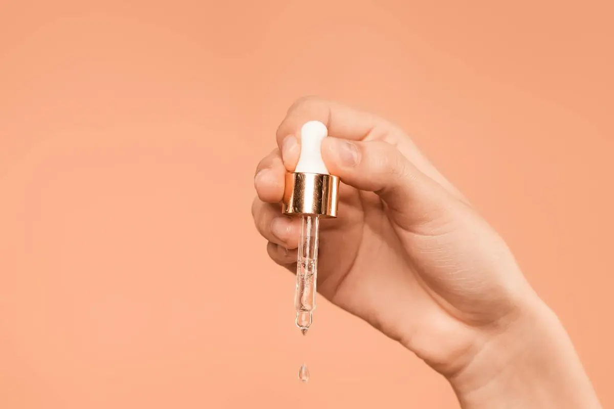 5 Tips Memakai Serum Rambut Agar Tidak Lengket dan Hasilnya Optimal