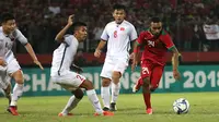 Todd Rivaldo Ferre beraksi saat Timnas Indonesia U-19 melawan Vietnam, Sabtu (7/7/2018) di Stadion Gelora Delta, Sidoarjo. (Bola.com/Aditya Wany)