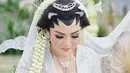 Pernikahan pasangan ini berlangsung dengan adat Jawa. Rangkaian prosesi jelang nikah dilakukan sebelumnya. Pernikahan dilakukan di Candi Borobudur itu memang telah menjadi keinginan Vicky. (Instagram/aldiphotoofficial)