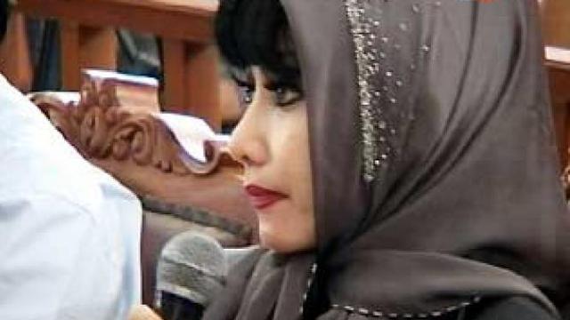 Dokter Lapas: Malinda Dee Dioperasi Payudara Karena Silikon Pecah