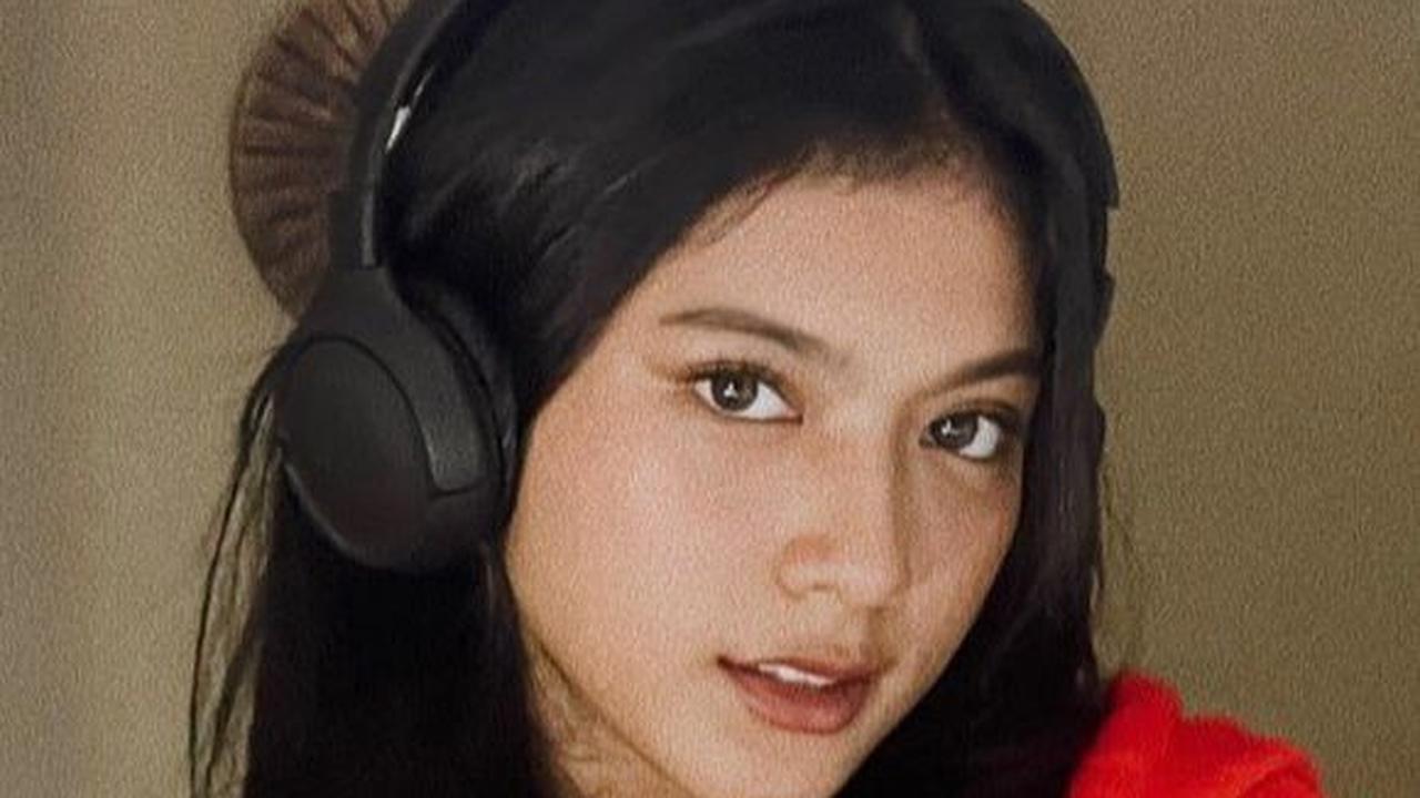 Di tengah kesibukannya, Vio  kerap membagikan kesehariannya di Instagram. Ia tumbuh menjadi remaja yang super cantik dan menawan.