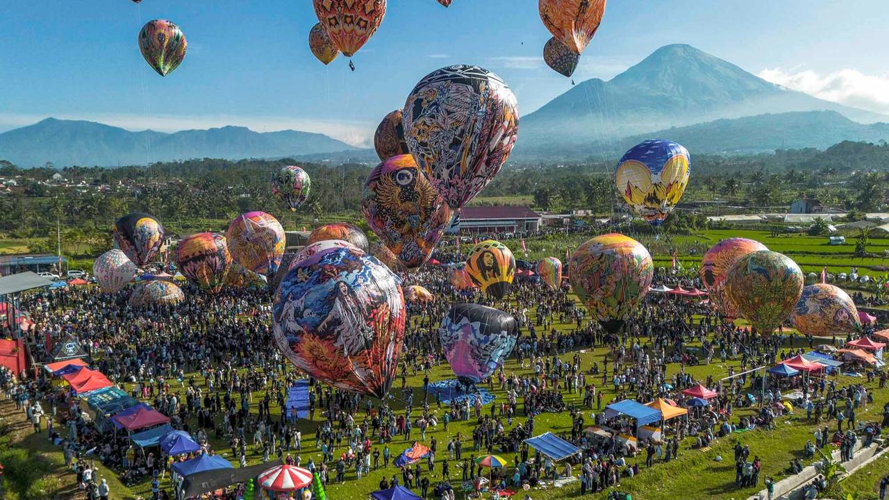 FOTO: Balon Udara Hiasi Langit Wonosobo Sambut Idul Fitri  1447 H