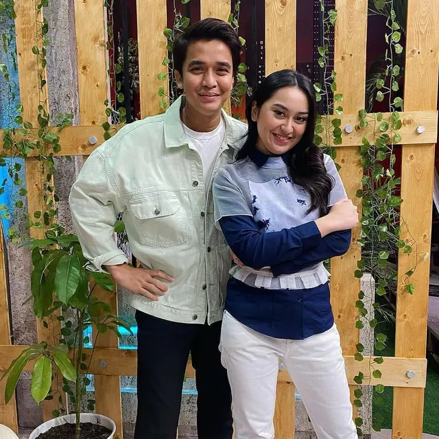 7 Potret Kebersamaan Billy Syahputra dan Memes Prameswari yang Jadi Sorotan