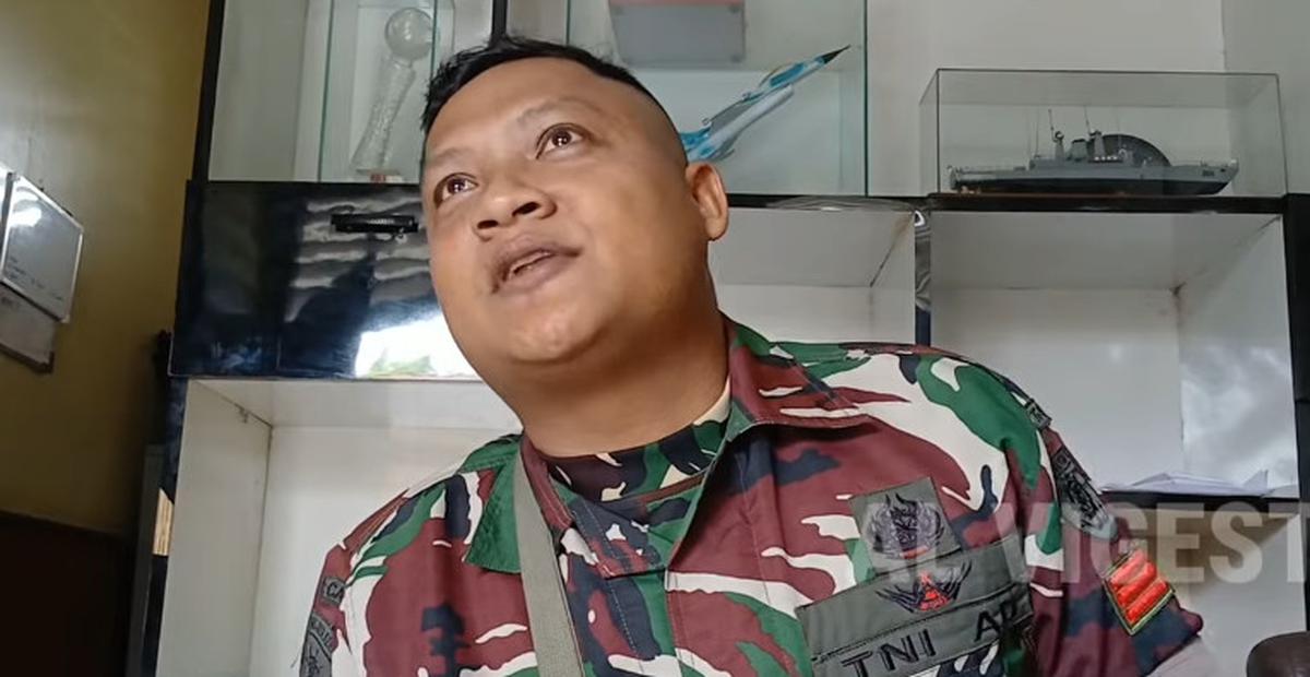 Prajurit TNI Berjualan Bakso