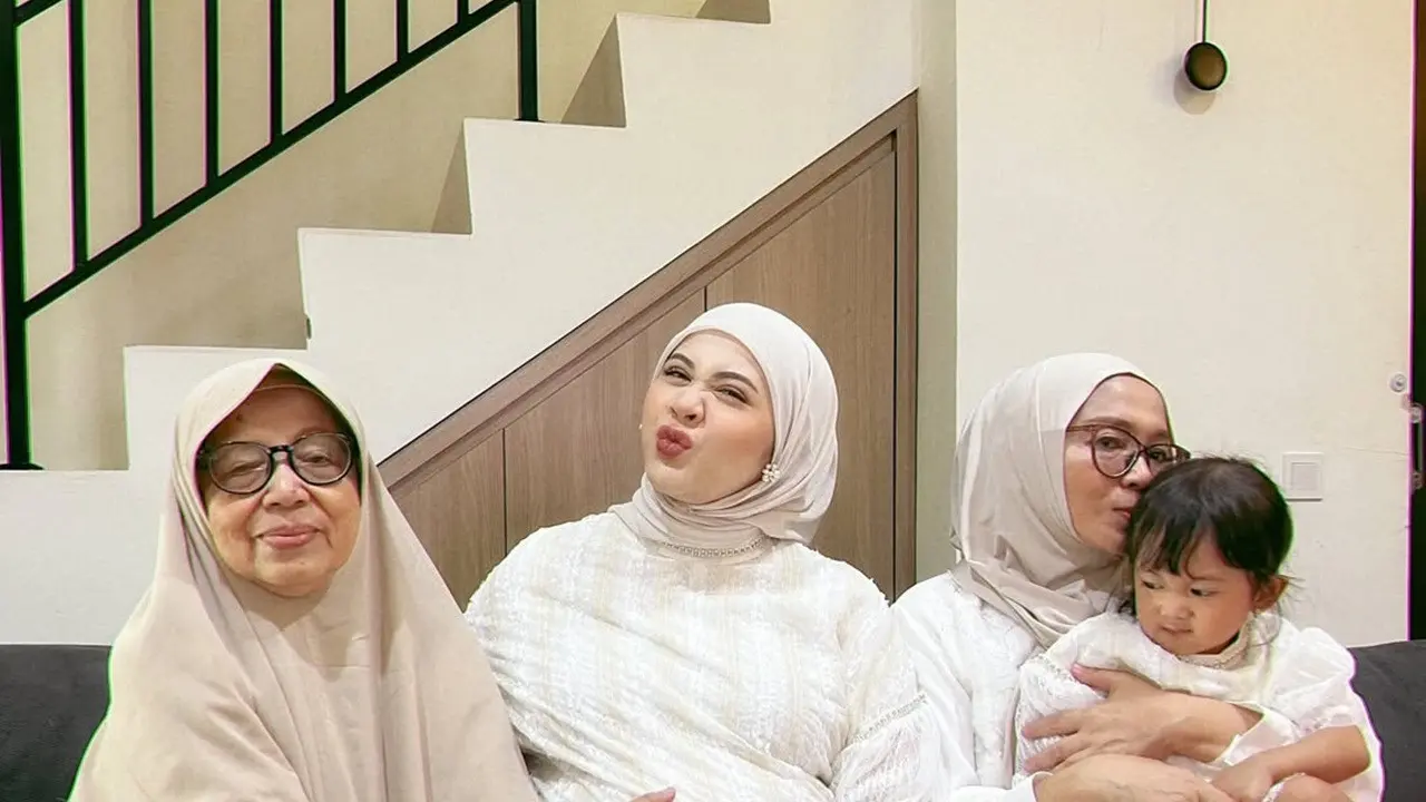 Potret Ruang Keluarga di Rumah Kesha Ratuliu