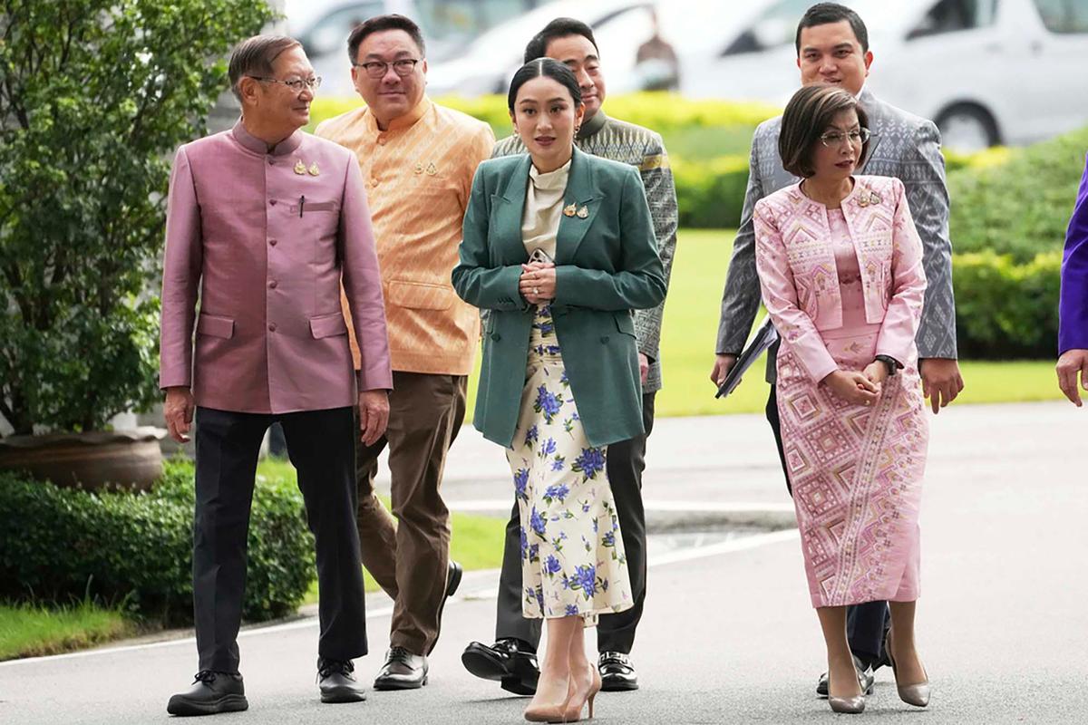 FOTO: PM Thailand Diskors dari Jabatannya Usai Percakapannya dengan Hun Sen Bocor