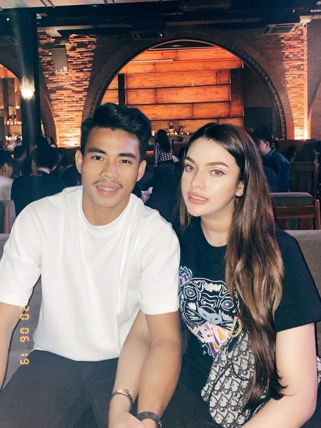 7 Pesona Sarah Ahmad, Pacar Nurhidayat Timnas U-19 yang Dihadiahi Mobil Mewah