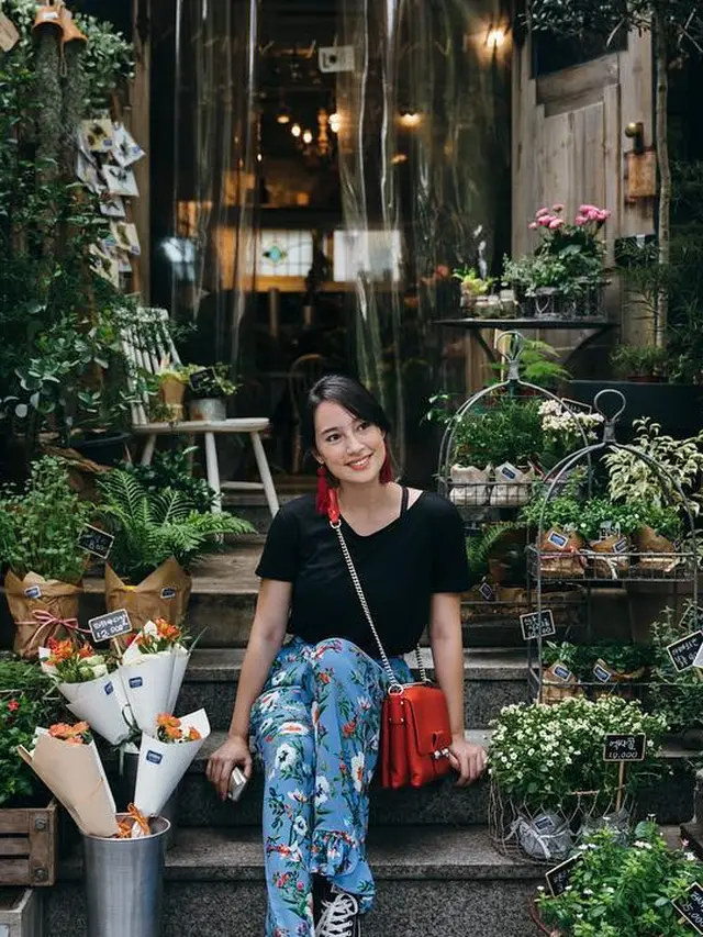 [Bintang] Selain Prilly Latuconsina, 5 Gaya Seleb Ini Kece Buat Ke Kampus