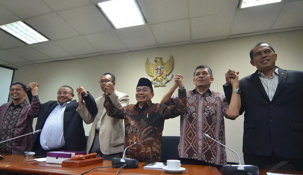 Fraksi PKS usai menggelar jumpa pers terkait kenaikan harga BBM di Gedung DPR, Jakarta, Selasa (18/11/2014). (Liputan6.com/Andrian M Tunay)