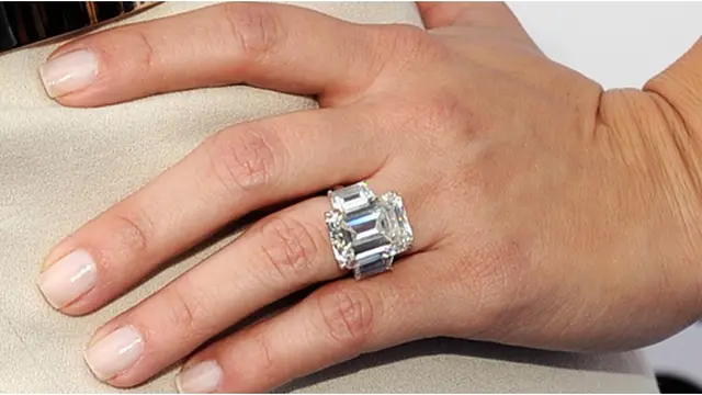 Courtesy HollyScoop.com