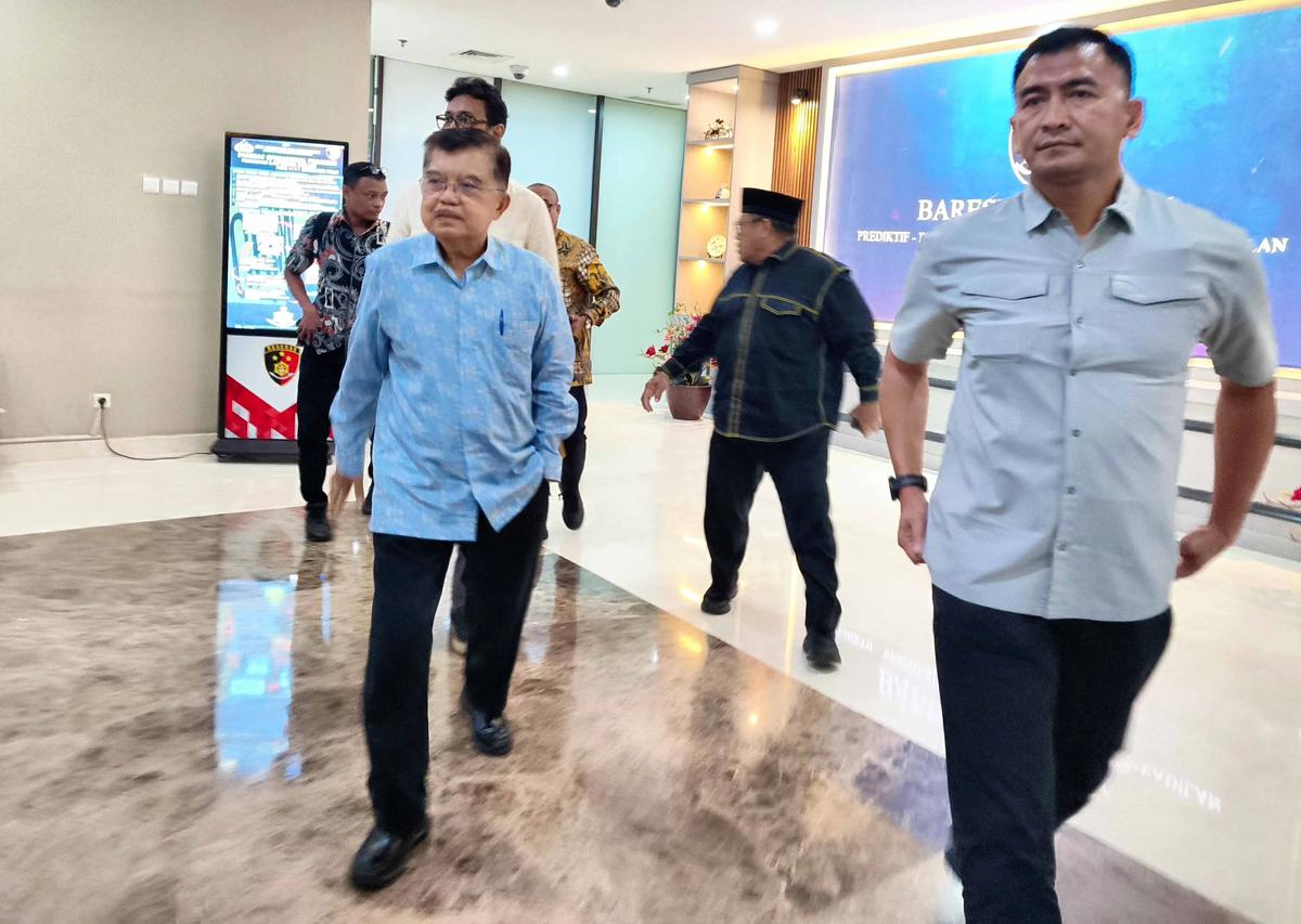 FOTO: Rismon Hasiholan Sianipar Dilaporkan Jusuf Kalla ke Bareskrim