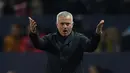 United sudah memberikan waktu yang cukup untuk Mou memperbaiki tim. Namun dengan keadaan sekarang tak ada pilihan lagi bagi United selain memberikan pesangon untuk pemecatan Mourinho. (AFP/Oli Scarff)