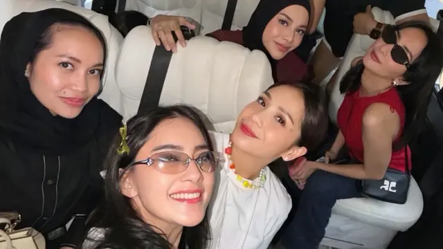 Nagita Slavina Nonton Konser Blackpink Singapura. [@andynlaila]