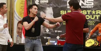 El Rumi dan Jefri Nichol akan bertarung di ring tinju dalam acara Superstar Knockout pada November 2023 mendatang. Keduanya juga telah menyiapkan berbagai persiapan jelang tanding. [KapanLagi.com/Bayu Herdianto]