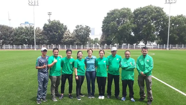 Kari Seitz, Wasit wanita FIFA, dan PSSI