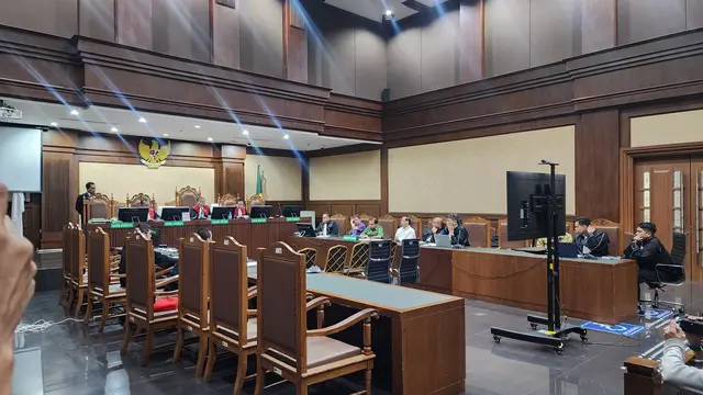 Ahli Hukum Bisnis Nindyo Pramono dihadirkan oleh JPU sebagai saksi ahli dalam persidangan lanjutan kasus dugaan korupsi timah dengan terdakwa Tamron di PN Jakpus.