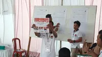 Petugas KPPS TPS 034 Manahan sedang melakukan penghitungan suara.(Liputan6.com/Fajar Abrori)