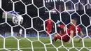 Gol bunuh diri bek Turki, Merih Demiral yang mengawali kekalahan telak 0-3 dari Italia memang menjadi yang pertama kali sepanjang sejarah laga Pembuka Piala Eropa. Namun secara keseluruhan, gol tersebut menjadi kali ke-10 yang terjadi sepanjang sejarah Euro. (Foto: LaPresse via AP/Alfredo Falcone)