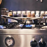 Ilustrasi Konveksi Credit: pexels.com/AndreaPiacquadio