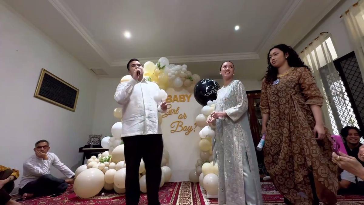 Momen Gender Reveal Nabila Sudiro, Tora Sudiro Bakal Punya Cucu Laki-Laki