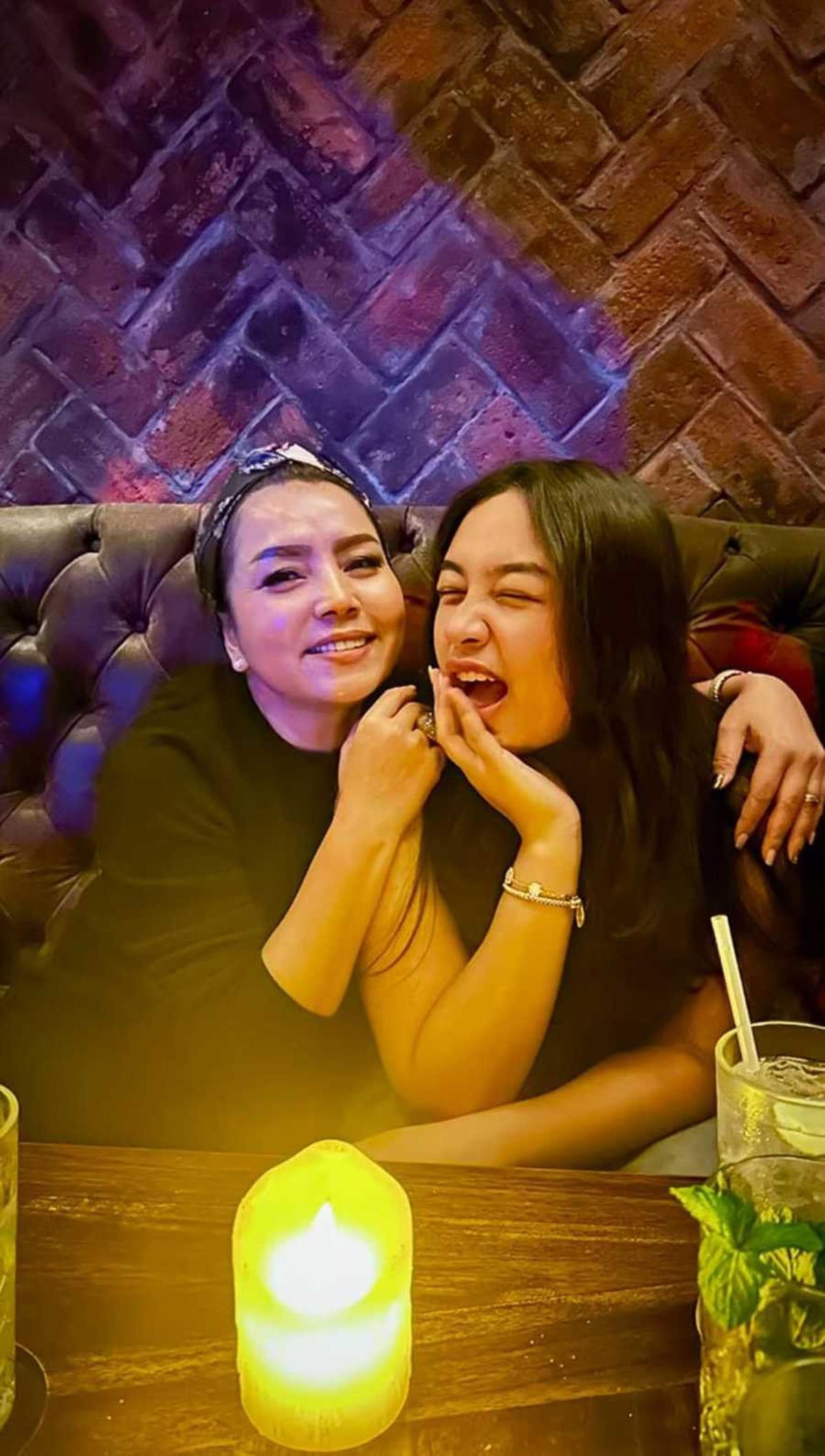 8 Potret Kompak Mayangsari Bareng Khirani Anak Semata Wayangnya, Sama-sama Memesona