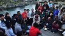 Presiden Joko Widodo bersama Ibu Negara Iriana Joko Widodo berbincang dengan pelajar dan mahasiswa Indonesia di Waterfront Wellington, Selandia Baru (19/3).  29 Pelajar dan mahasiswa, 15 diantaranya dari Papua. (Liputan6.com/Pool/Biro Pers Setpres)