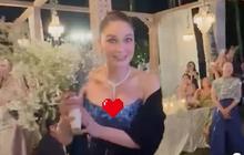 Sukses Rebut Bunga dari BCL dan Tiko, Kini Luna Maya Lembar Buket Bareng Maxime Bouttier