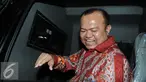 Terdakwa kasus dugaan penerimaan gratifikasi Patrice Rio Capella saat berada dalam mobil tahanan usai menjalani sidang di Pengadilang Tipikor, Jakarta, Senin (7/12). JPU KPK menuntut Rio dengan hukuman pidana dua tahun penjara. (Liputan6.com/Helmi Afandi)