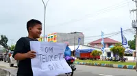 Pelajar di Bengkulu sengaja berburu suara telolet untuk mengisi waktu libur sekolah (Liputan6.com/Yuliardi Hardjo)