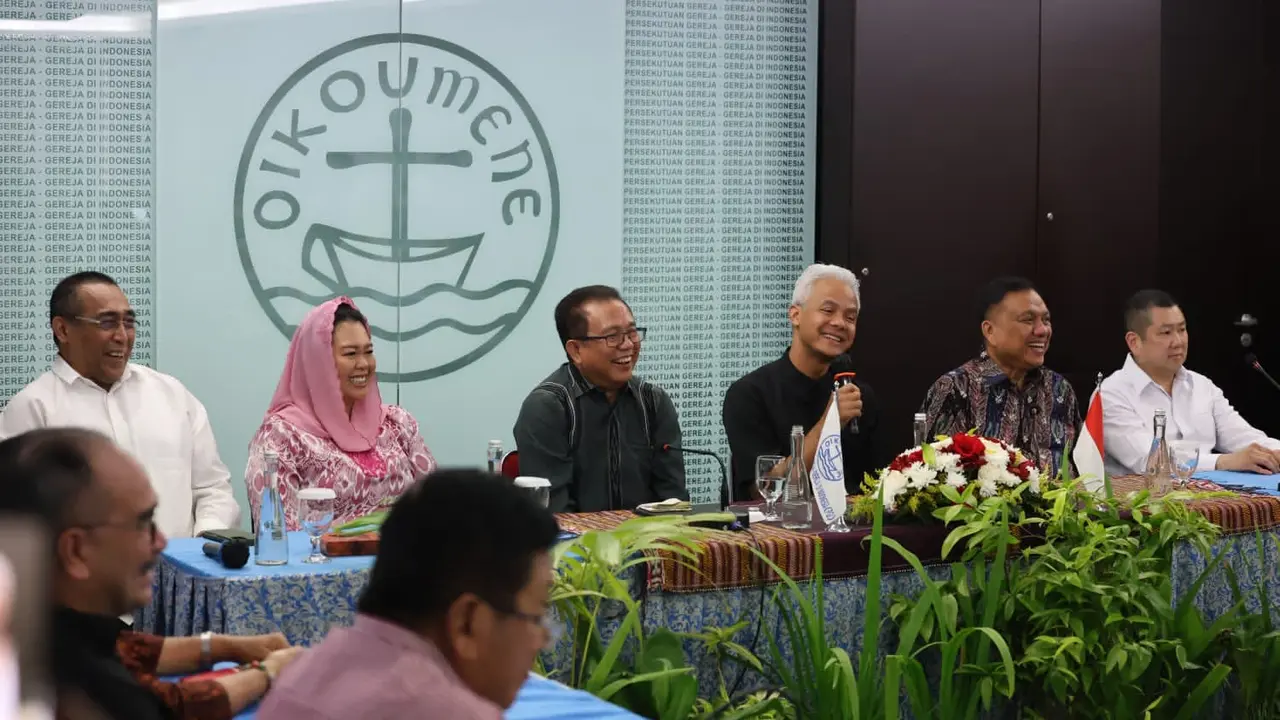 Calon presiden nomor urut 3 Ganjar Pranowo mendatangi kantor Persekutuan Gereja-Gereja Indonesia (PGI). (Nur Habibie/Merdeka).