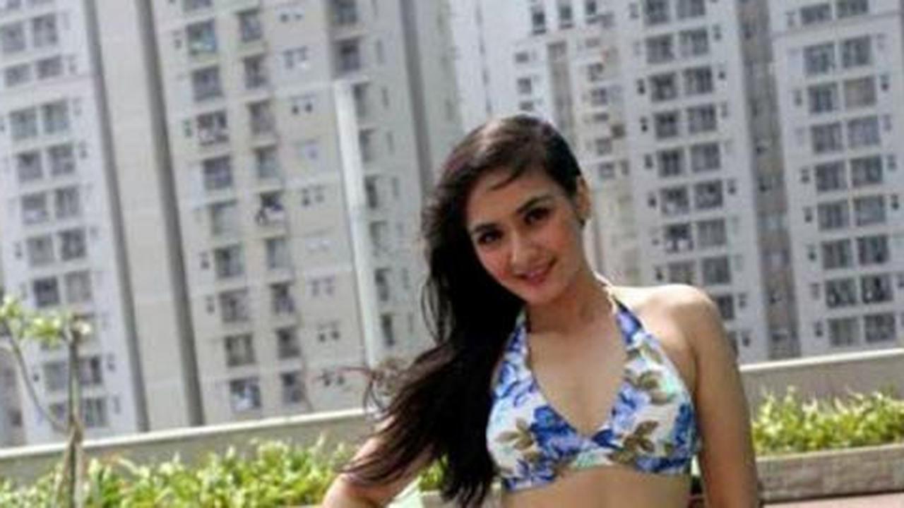 Chelsy Liven bawakan tari Betawi di ajang Miss Earth 2012