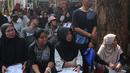 Pemerintah melalui Perum Bulog kembali melakukan penyaluran bantuan pangan beras tahap dua di wilayah Jakarta yang disalurkan sebanyak 2.690 ton per bulannya kepada Keluarga Penerima Manfaat (KPM). (merdeka.com/Imam Buhori)