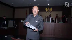 Mantan kuasa hukum terdakwa dugaan korupsi pengadaan e-KTP Setya Novanto, Fredrich Yunadi usai menjalani sidang perdana di Pengadilan Tipikor, Jakarta, Kamis (8/2). Sidang mendengar dakwaan Jaksa Penuntut Umum. (Liputan6.com/Helmi Fithriansyah)