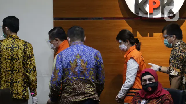 FOTO: KPK Tahan Dua Tersangka Baru Kasus Korupsi Proyek Jalan di Bengkalis