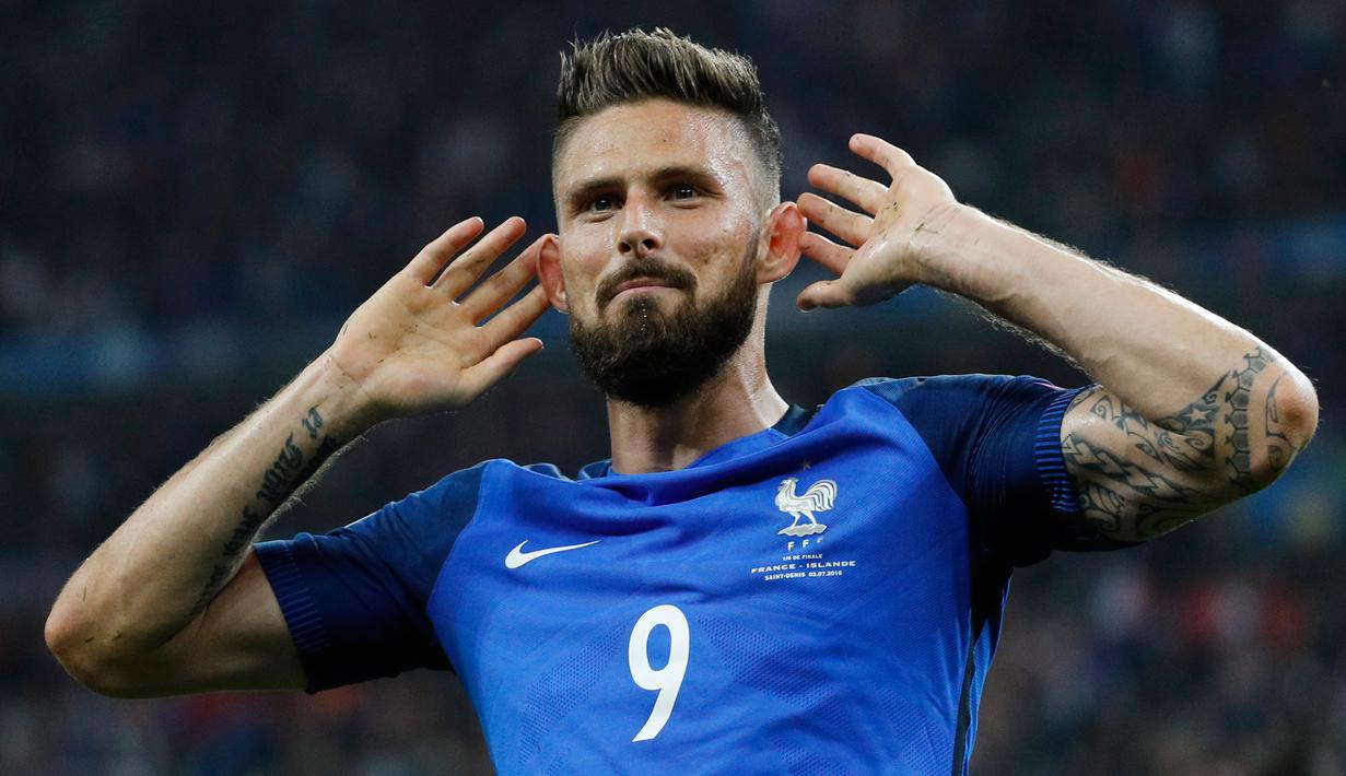 Penyerang Prancis, Oliver Giroud melakukan selebrasi usai mencetak gol kegawang Islandia pada perempat final Piala Eropa di Stade Velodrome, Perancis, (3/7). Prancis melaju ke Semifinal usai menang atas Islandia dengan skor 5-2. (REUTERS/Carl Recine)
