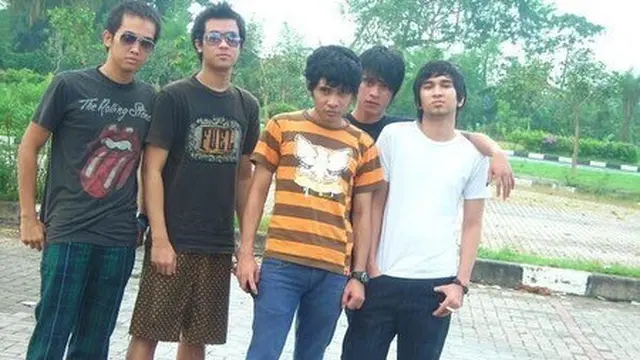 Putuskan Keluar dari Lyla, Ini 6 Potret Kebersamaan Naga dengan Personelnya
