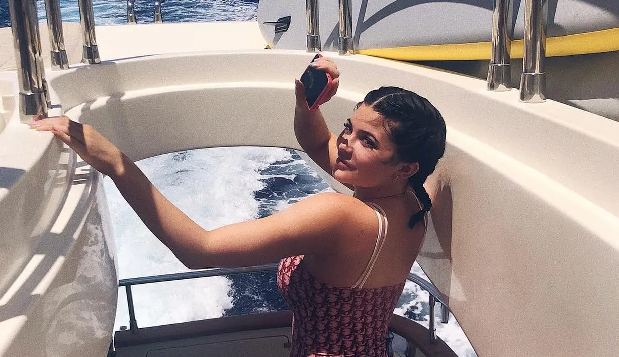 Kylie Jenner sendiri sudah tak sabar membawa Stormi jalan-jalan dan menghabiskan waktu bersama di luar. (instagram/kyliejenner)