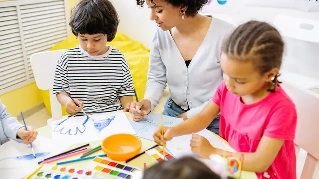 Anak Menangis saat Masuk Sekolah? Kenali Separation Anxiety dan Cara Mengatasinya