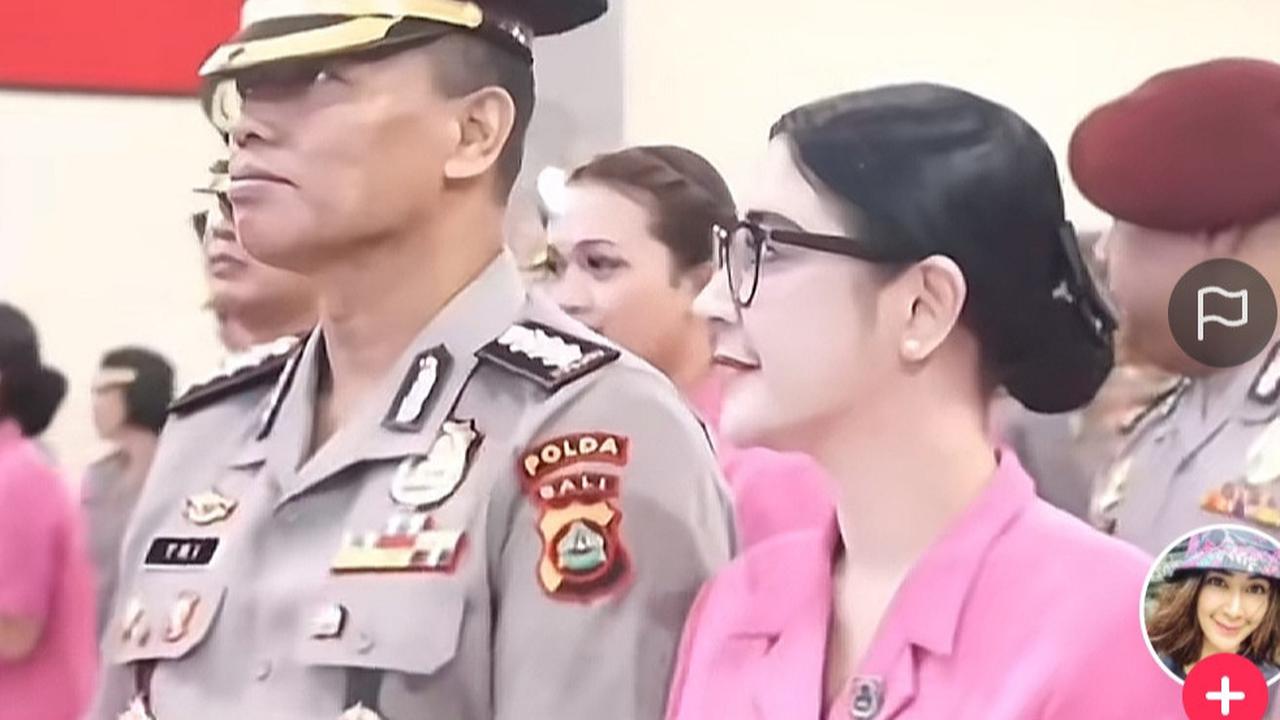 Pesona Uut Permatasari Pakai Seragam Ibu Bhayangkari, Happy Banget Temani Suami Naik Pangkat Jadi Kombes
