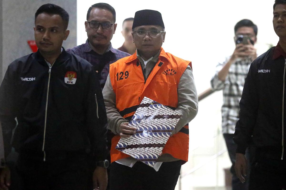 FOTO: KPK Resmi Menahan Yaqut Cholil Qoumas dalam Kasus Dugaan Korupsi Haji