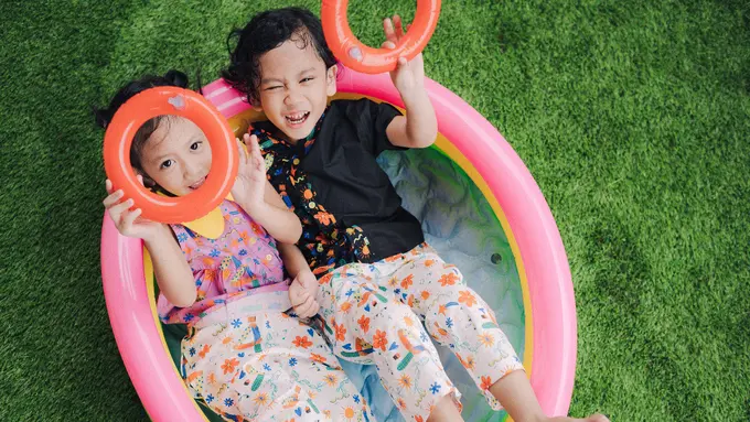 Brand fashion lokal anak, khas Kim & Kin baru saja luncurkan koleksi pakaian yang ramah lingkungan cocok untuk libur akhir tahun bersama keluarga