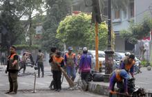 Tak Hanya Bakar Pos Polisi dan Videotron, Massa Berpakaian Hitam Rusak Lampu Lalu Lintas di Bandung Senilai Rp400 Juta