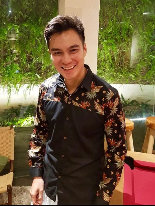 Namun sepertinya berbeda dengan yang satu ini, meski belum mengenalkan sang kekasih kepada orang tuanya, Baim yakin bahwa di tahun 2018 ini ia akan segera menikah. (Instagram/baimwong)