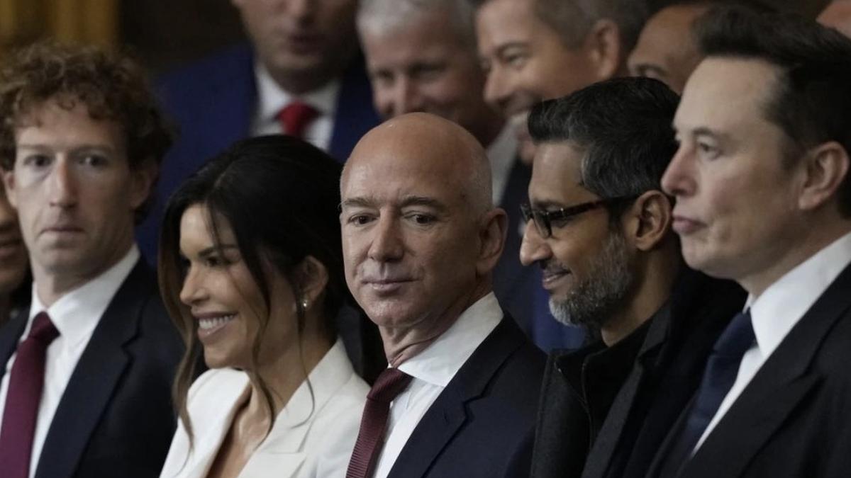 6 Gaya Femme Fatale Lauren Sanchez, Kekasih Jeff Bezos yang Hadir di Inagurasi Donald Trump