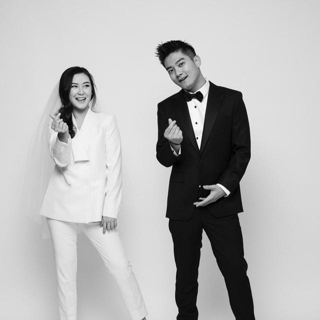 6 Potret Prewedding Pasangan Artis Bertema Monokrom, Simpel dan Elegan