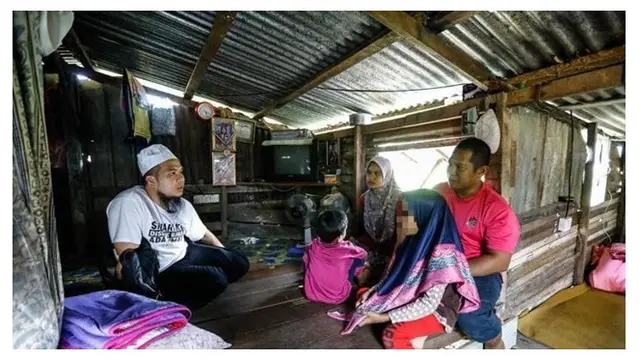 Kisah Pilu Keluarga Tinggal di Bekas Kandang Sapi Selama 8 Tahun